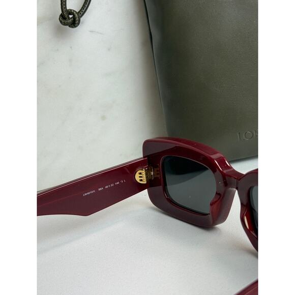 NEW Loewe LW40101U Anagram Sunglasses in Burgundy Red main image 4